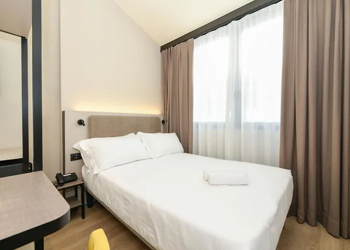 מלון Western Garda 3*