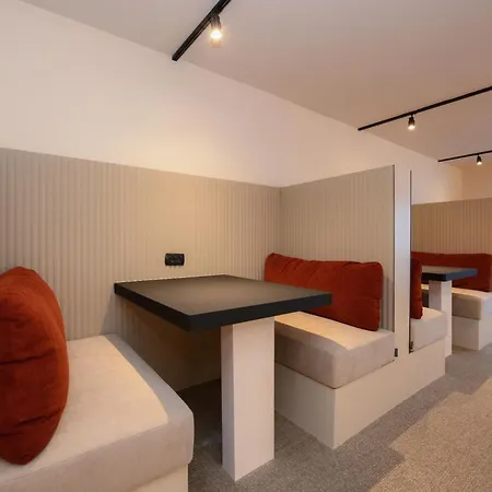 Western Garda 酒店