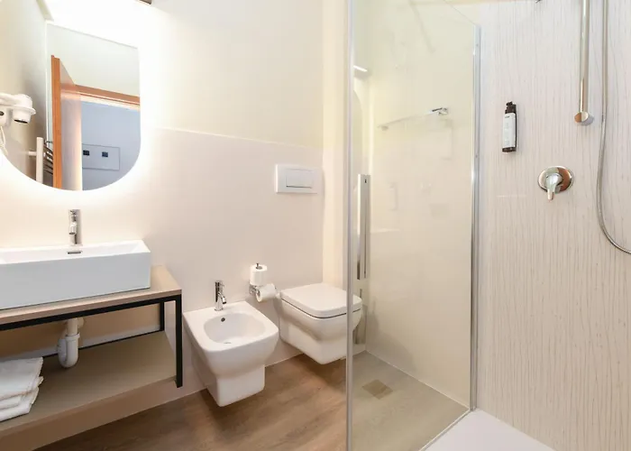 Western Garda 3* آفي